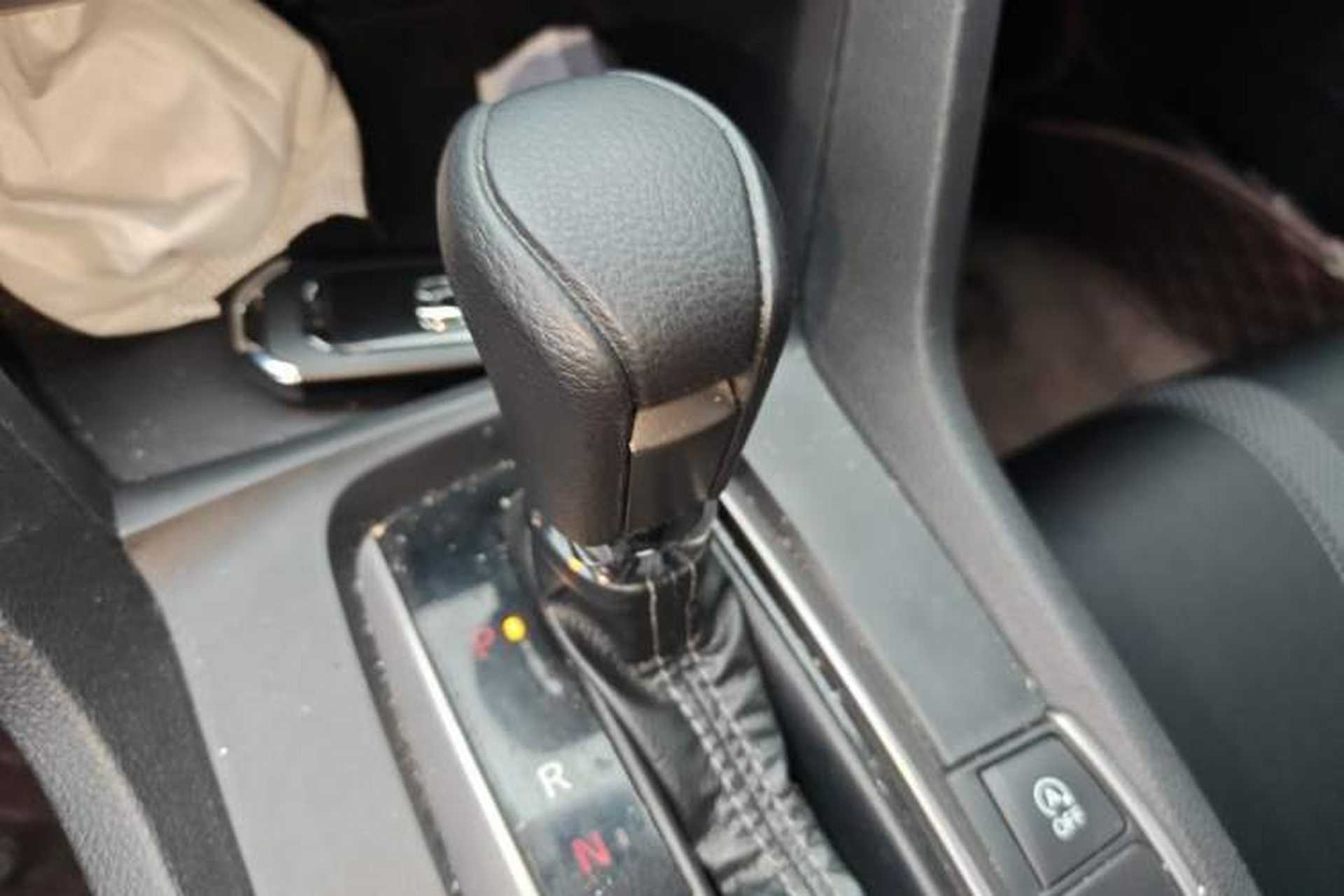 Used Honda Civic 2021 HATCHBACK 220TURBO CVT New Trendsetter Gear Lever