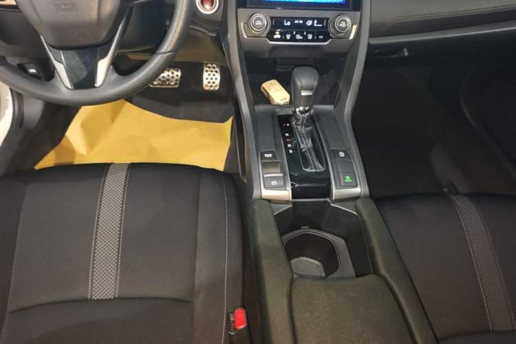 Used Honda Civic 2021 HATCHBACK 220TURBO CVT Trendy Cool Edition Gear Lever