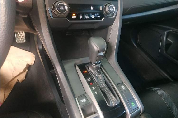Used Honda Civic 2021 HATCHBACK 220TURBO CVT Trendy Cool Edition Gear Lever