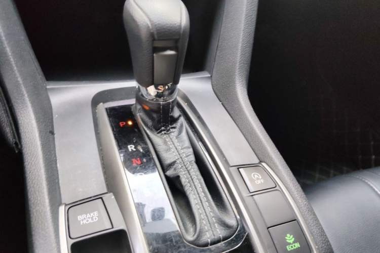 Used Honda Civic 2021 HATCHBACK 220TURBO CVT Trendy Cool Edition Gear Lever