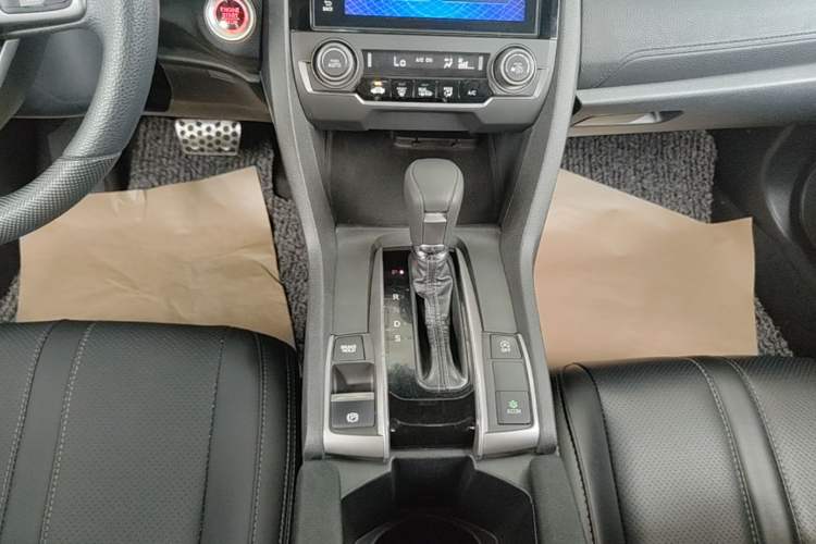 Used Honda Civic 2021 HATCHBACK 220TURBO CVT Trendy Cool Edition Gear Lever