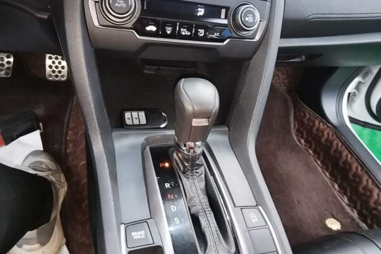 Used Honda Civic 2021 HATCHBACK 220TURBO CVT Trendy Cool Edition Gear Lever