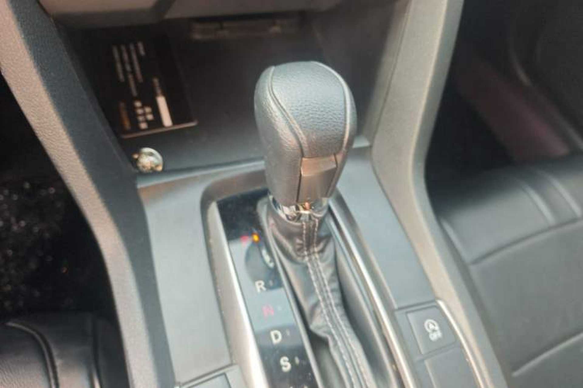 Used Honda Civic 2021 HATCHBACK 220TURBO CVT New Trendsetter Gear Lever