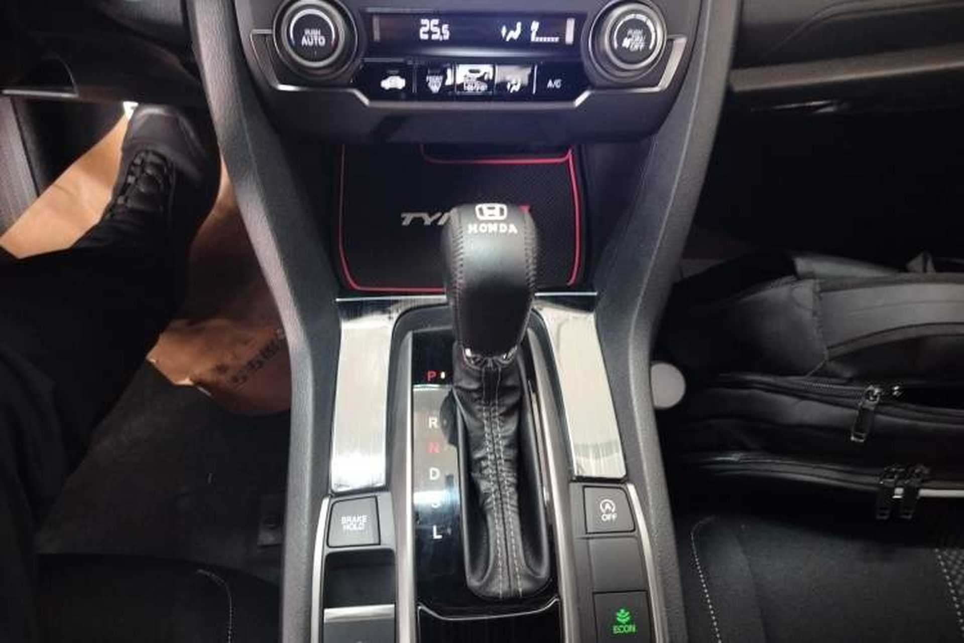 Used Honda Civic 2021 HATCHBACK 220TURBO CVT New Trendsetter Gear Lever
