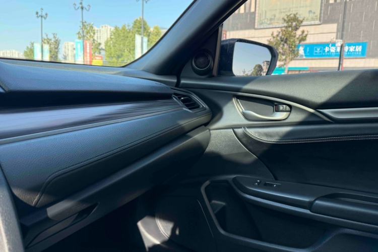 Used Honda Civic 2021 HATCHBACK 220TURBO CVT Trendy Cool Edition Interior 13