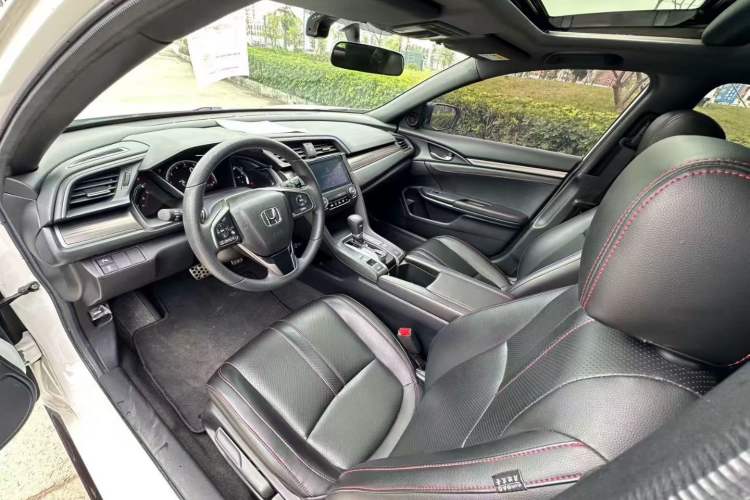 Used Honda Civic 2021 HATCHBACK 220TURBO CVT New Trendsetter Interior 2