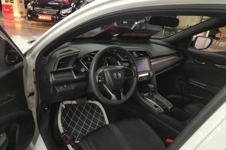 Used Honda Civic 2021 HATCHBACK 220TURBO CVT New Trendsetter Interior 2