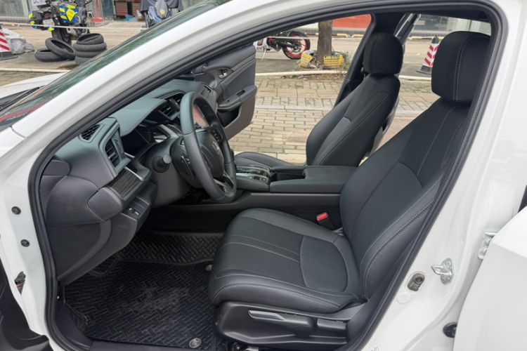 Used Honda Civic 2021 HATCHBACK 220TURBO CVT Trendy Cool Edition Interior 2