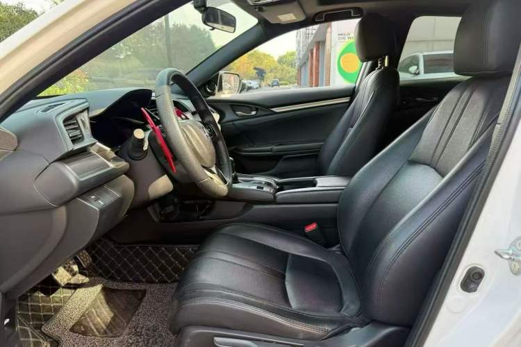 Used Honda Civic 2021 HATCHBACK 220TURBO CVT Trendy Cool Edition Interior 2