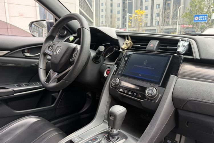 Used Honda Civic 2021 HATCHBACK 220TURBO CVT Trendy Cool Edition Interior 2