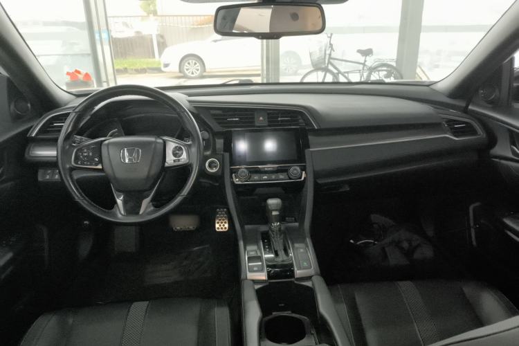 Used Honda Civic 2021 HATCHBACK 220TURBO CVT Dynamic Control Interior 2