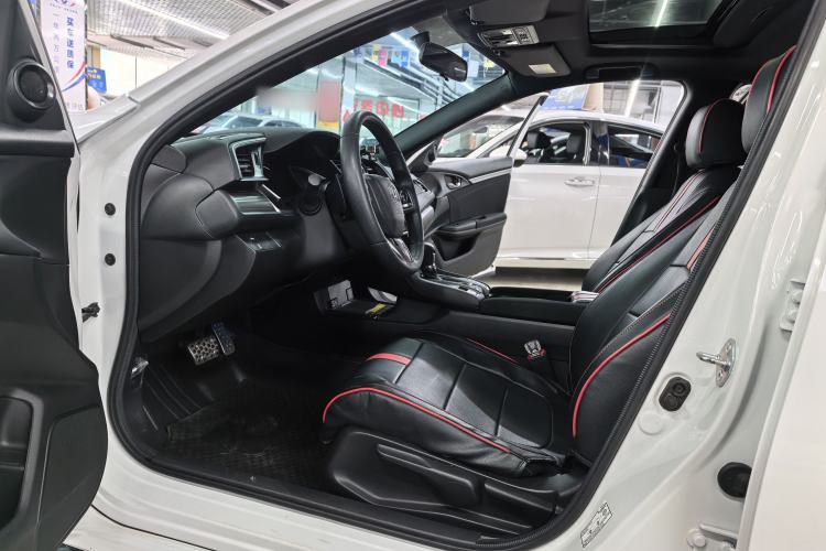 Used Honda Civic 2021 HATCHBACK 220TURBO CVT Trendy Cool Edition Interior 2