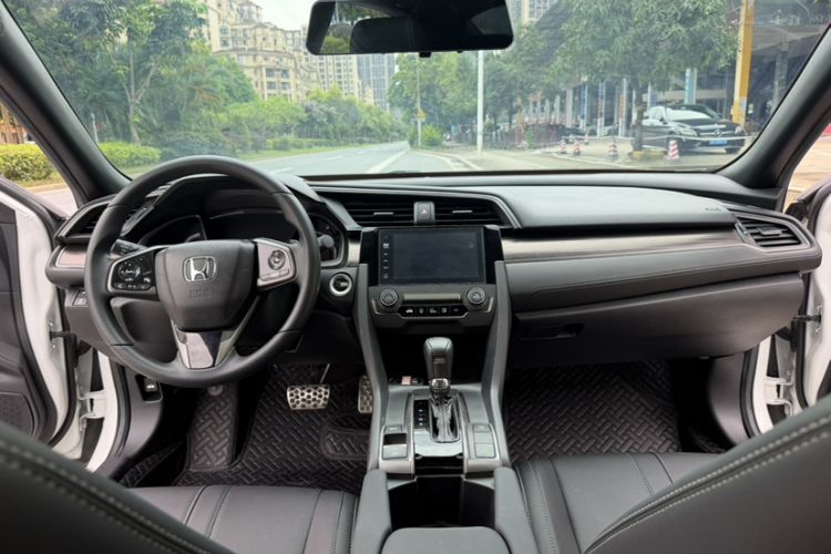 Used Honda Civic 2021 HATCHBACK 220TURBO CVT Trendy Cool Edition Interior 3