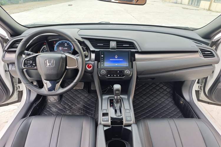 Used Honda Civic 2021 HATCHBACK 220TURBO CVT New Trendsetter Interior 3