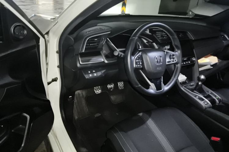 Used Honda Civic 2021 HATCHBACK 220TURBO Manual Driving Pleasure Control Interior 3