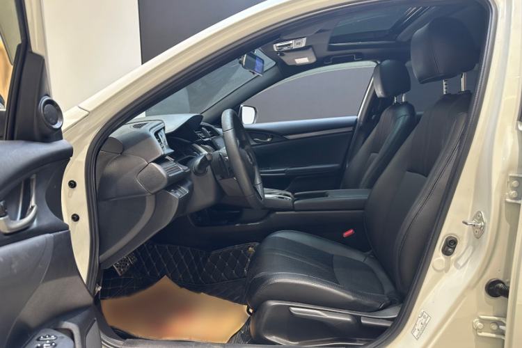 Used Honda Civic 2021 HATCHBACK 220TURBO CVT Trendy Cool Edition Interior 3