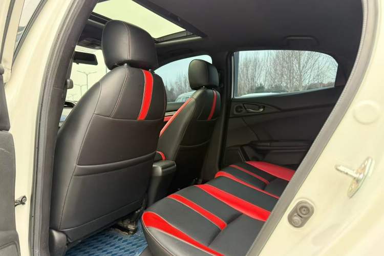 Used Honda Civic 2021 HATCHBACK 220TURBO CVT New Trendsetter Interior 4