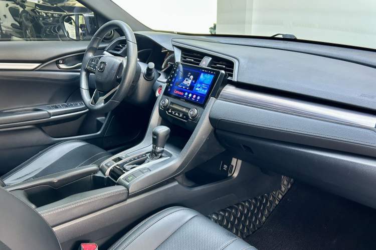 Used Honda Civic 2021 HATCHBACK 220TURBO CVT New Trendsetter Interior 4