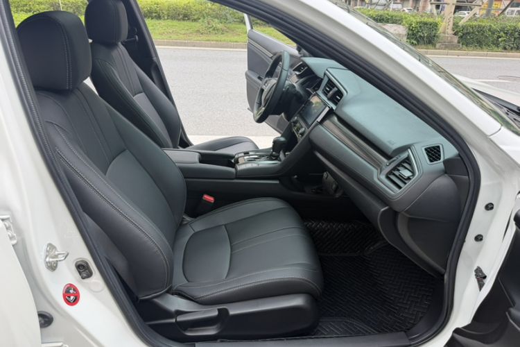 Used Honda Civic 2021 HATCHBACK 220TURBO CVT Trendy Cool Edition Interior 4