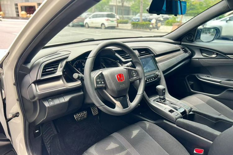 Used Honda Civic 2021 HATCHBACK 220TURBO CVT New Trendsetter Interior 4