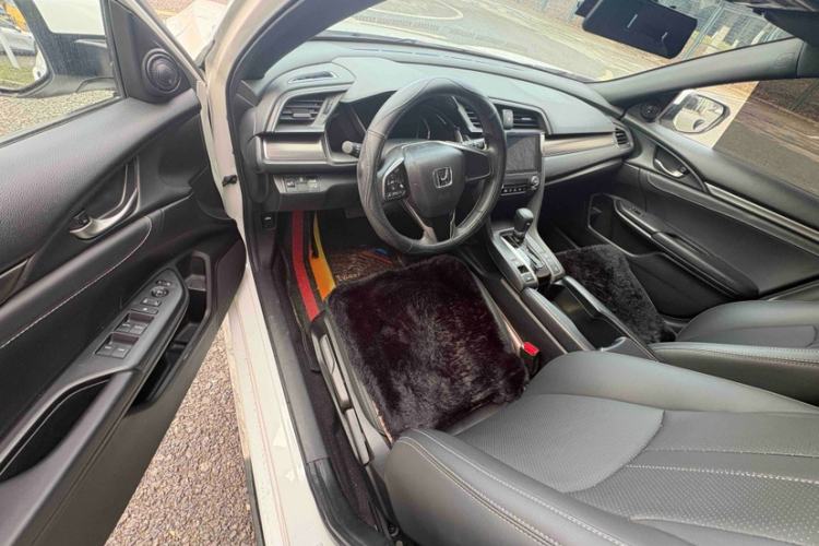 Used Honda Civic 2021 HATCHBACK 220TURBO CVT New Trendsetter Interior 5