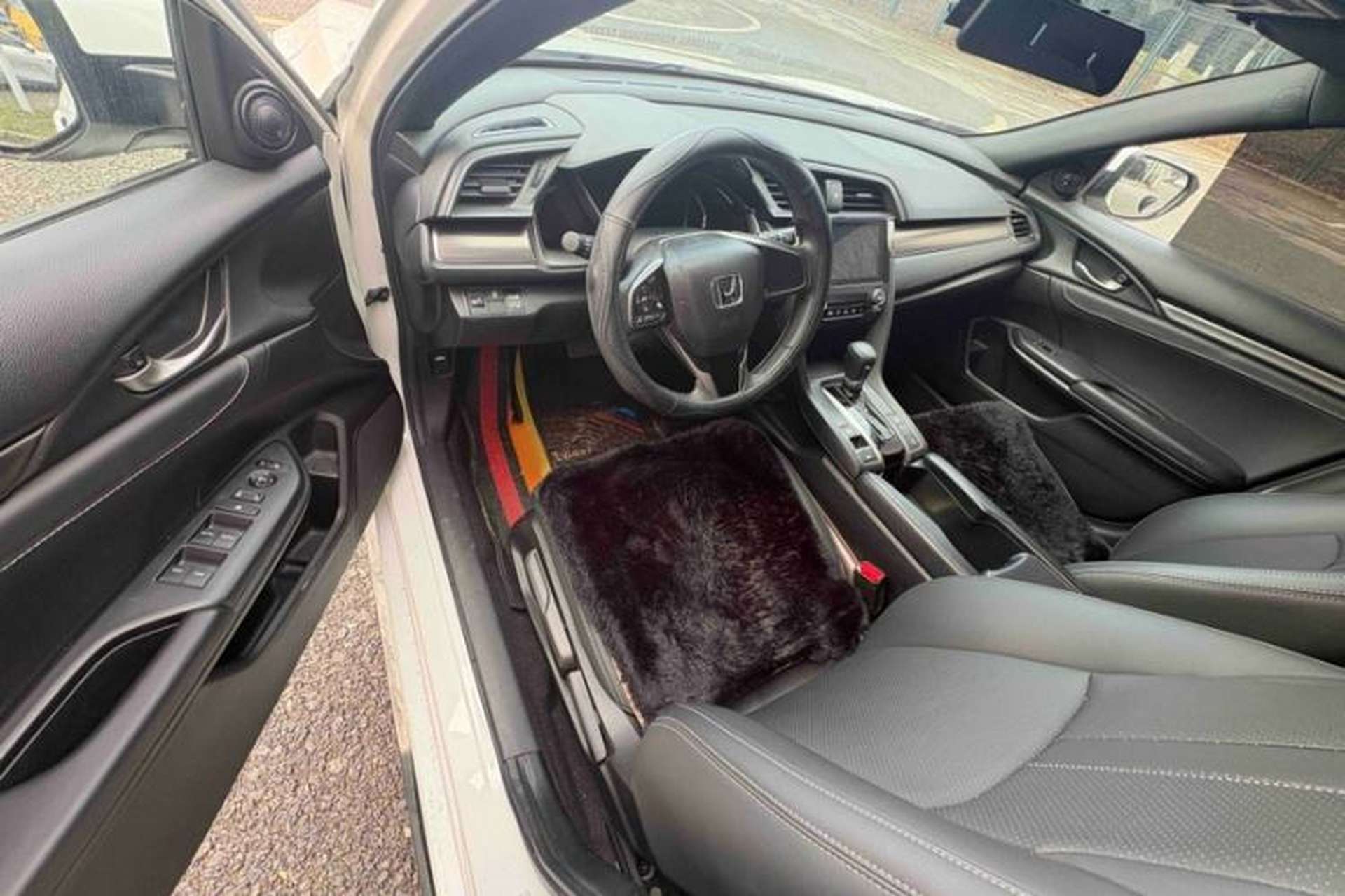 Used Honda Civic 2021 HATCHBACK 220TURBO CVT New Trendsetter Interior 5