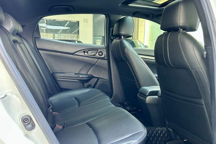 Used Honda Civic 2021 HATCHBACK 220TURBO CVT New Trendsetter Interior 5