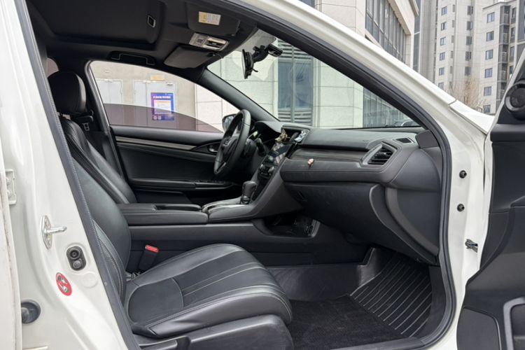Used Honda Civic 2021 HATCHBACK 220TURBO CVT Trendy Cool Edition Interior 5