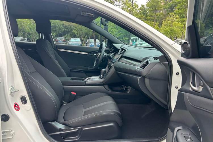 Used Honda Civic 2021 HATCHBACK 220TURBO CVT Trendy Cool Edition Interior 6