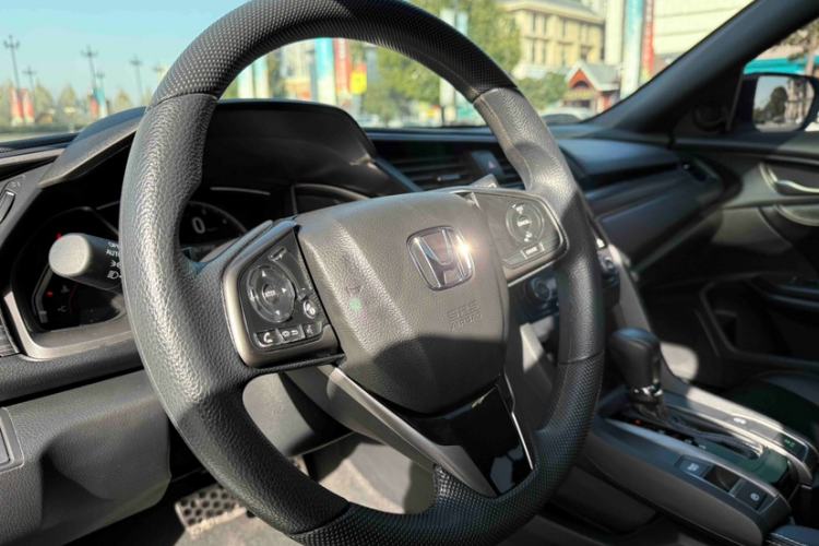 Used Honda Civic 2021 HATCHBACK 220TURBO CVT Trendy Cool Edition Interior 9
