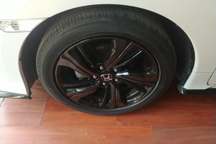 Used Honda Civic 2021 HATCHBACK 220TURBO CVT Trendy Cool Edition Left Front Wheel Hub