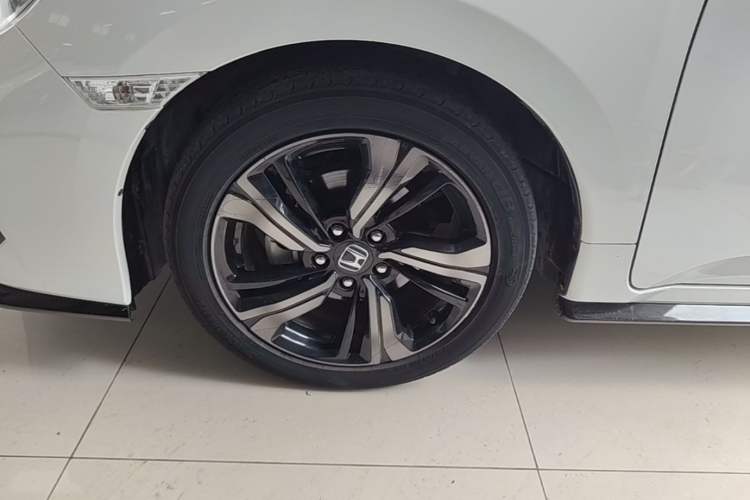Used Honda Civic 2021 HATCHBACK 220TURBO CVT Trendy Cool Edition Left Front Wheel Hub