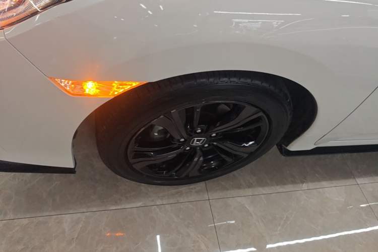 Used Honda Civic 2021 HATCHBACK 220TURBO CVT Trendy Cool Edition Left Front Wheel Hub