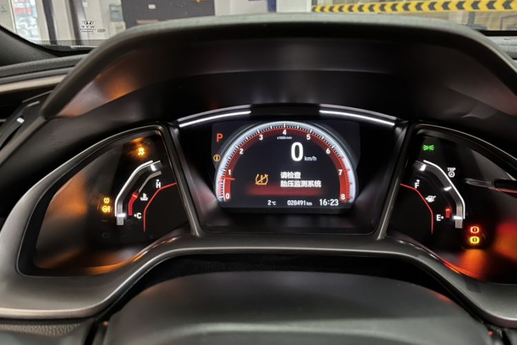 Used Honda Civic 2021 HATCHBACK 220TURBO CVT Trendy Cool Edition Odometer Close Up