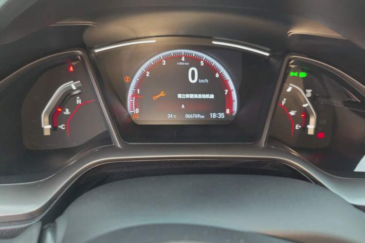 Used Honda Civic 2021 HATCHBACK 220TURBO Manual Driving Pleasure Control Odometer Close Up