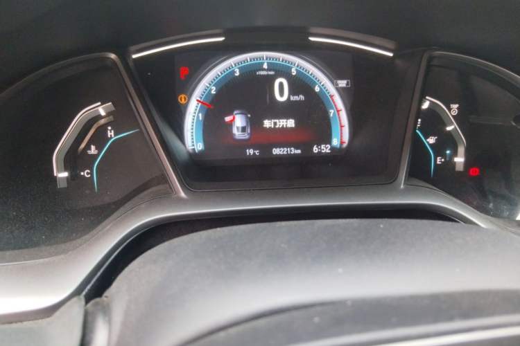 Used Honda Civic 2021 HATCHBACK 220TURBO CVT New Trendsetter Odometer Close Up
