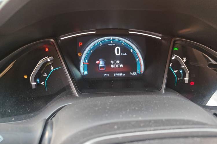 Used Honda Civic 2021 HATCHBACK 220TURBO CVT New Trendsetter Odometer Close Up