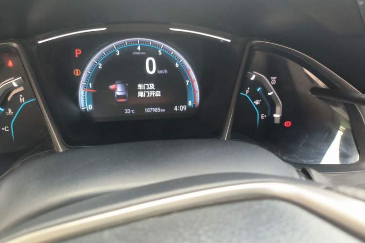 Used Honda Civic 2021 HATCHBACK 220TURBO CVT New Trendsetter Odometer Close Up