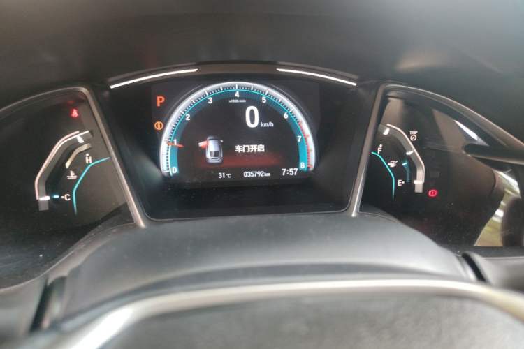 Used Honda Civic 2021 HATCHBACK 220TURBO CVT New Trendsetter Odometer Close Up