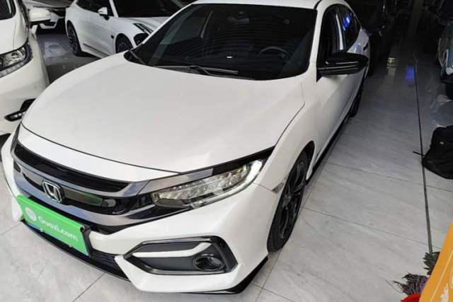 Ojetý Honda Civic 2021 HATCHBACK 220TURBO CVT Trendy Cool Edition