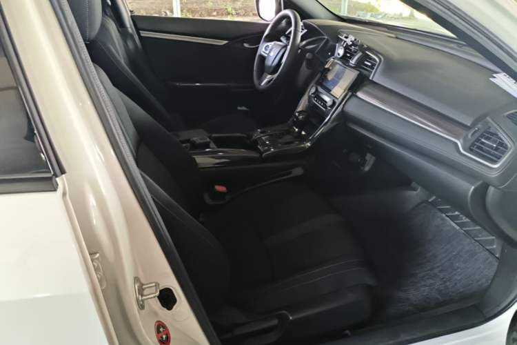 Used Honda Civic 2021 HATCHBACK 220TURBO CVT Dynamic Control Right Front Seat