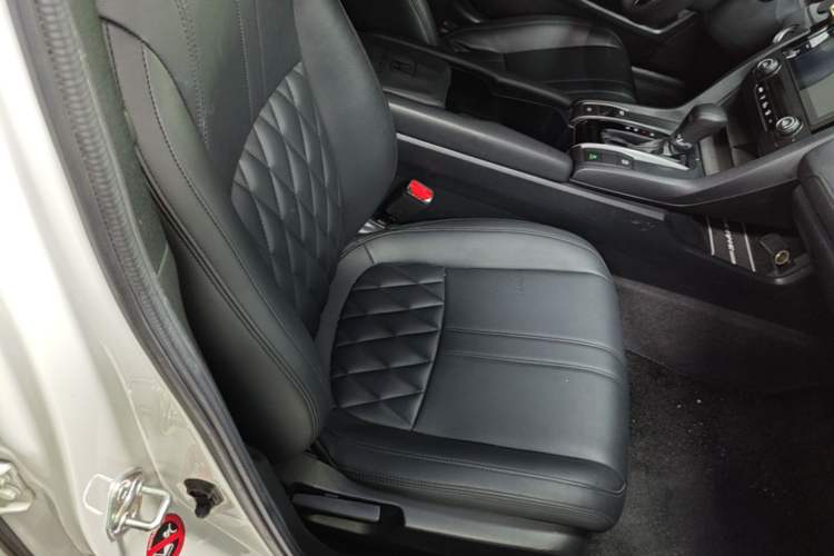 Used Honda Civic 2021 HATCHBACK 220TURBO CVT New Trendsetter Right Front Seat