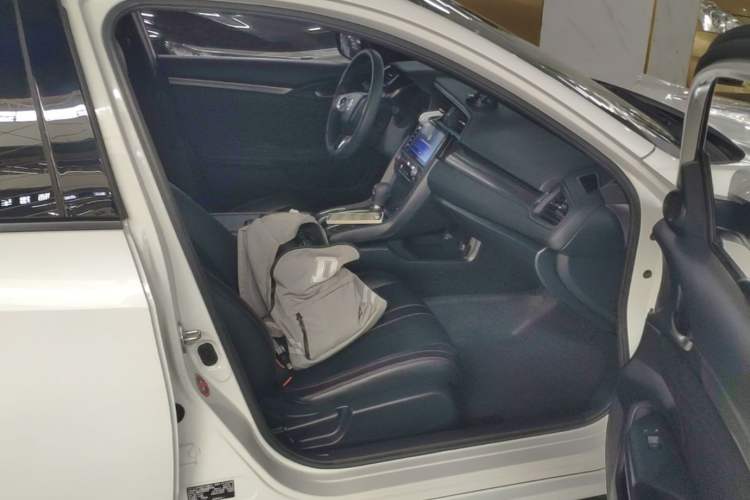 Used Honda Civic 2021 HATCHBACK 220TURBO CVT New Trendsetter Right Front Seat