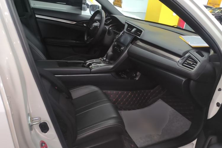 Used Honda Civic 2021 HATCHBACK 220TURBO CVT New Trendsetter Right Front Seat