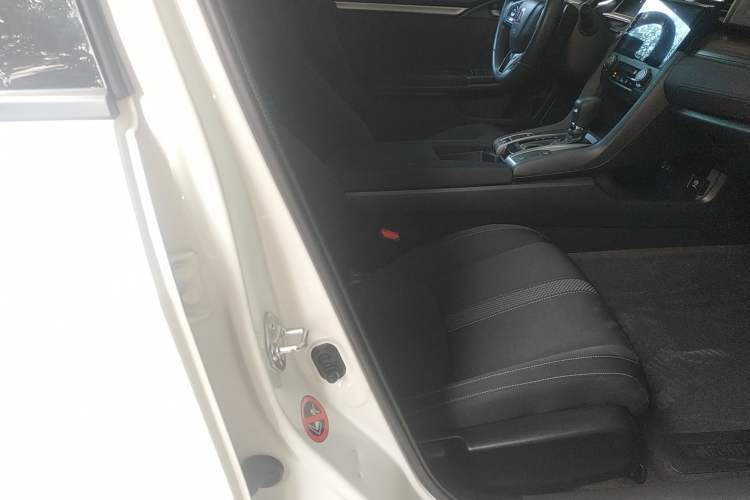 Used Honda Civic 2021 HATCHBACK 220TURBO CVT Trendy Cool Edition Right Front Seat