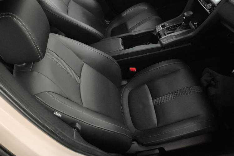 Used Honda Civic 2021 HATCHBACK 220TURBO CVT Dynamic Control Right Front Seat
