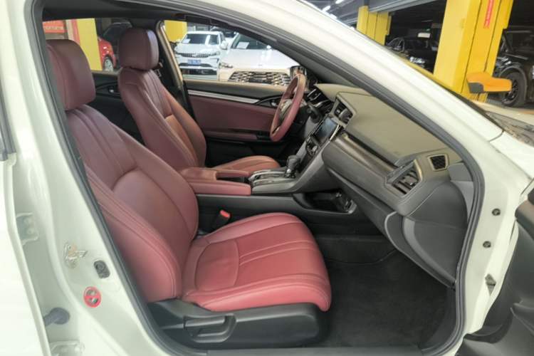 Used Honda Civic 2021 HATCHBACK 220TURBO CVT New Trendsetter Right Front Seat