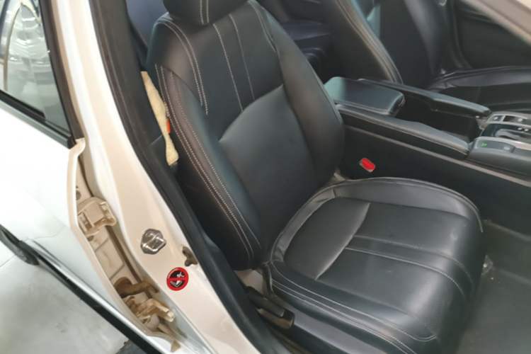 Used Honda Civic 2021 HATCHBACK 220TURBO CVT Trendy Cool Edition Right Front Seat