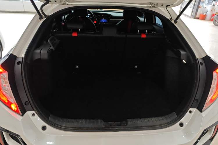 Used Honda Civic 2021 HATCHBACK 220TURBO CVT New Trendsetter Trunk
