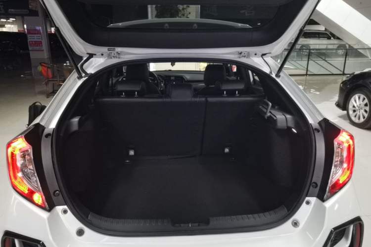 Used Honda Civic 2021 HATCHBACK 220TURBO CVT New Trendsetter Trunk